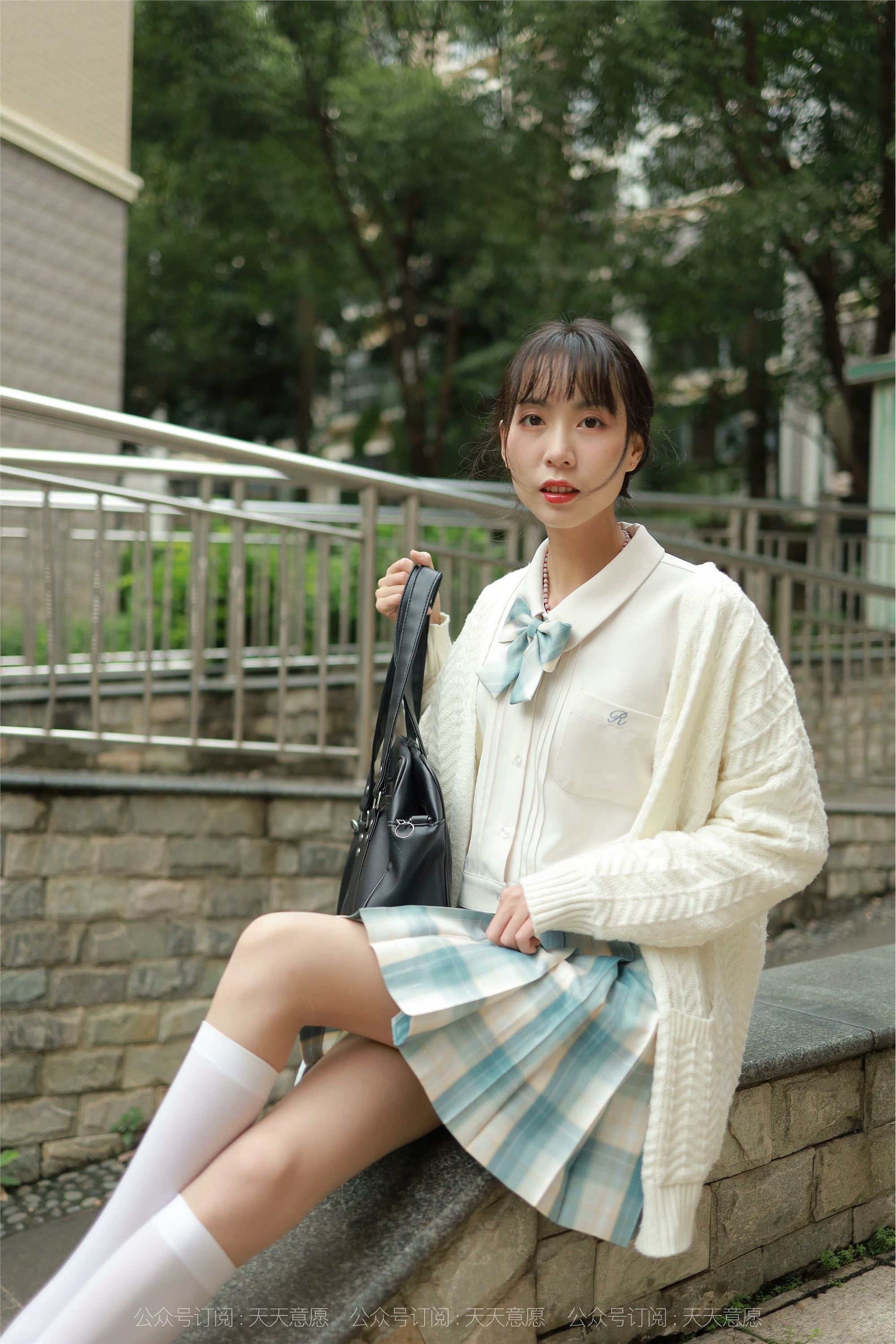 IESS异思趣向  2021.11.02 丝享家963：团团《长腿JK装》